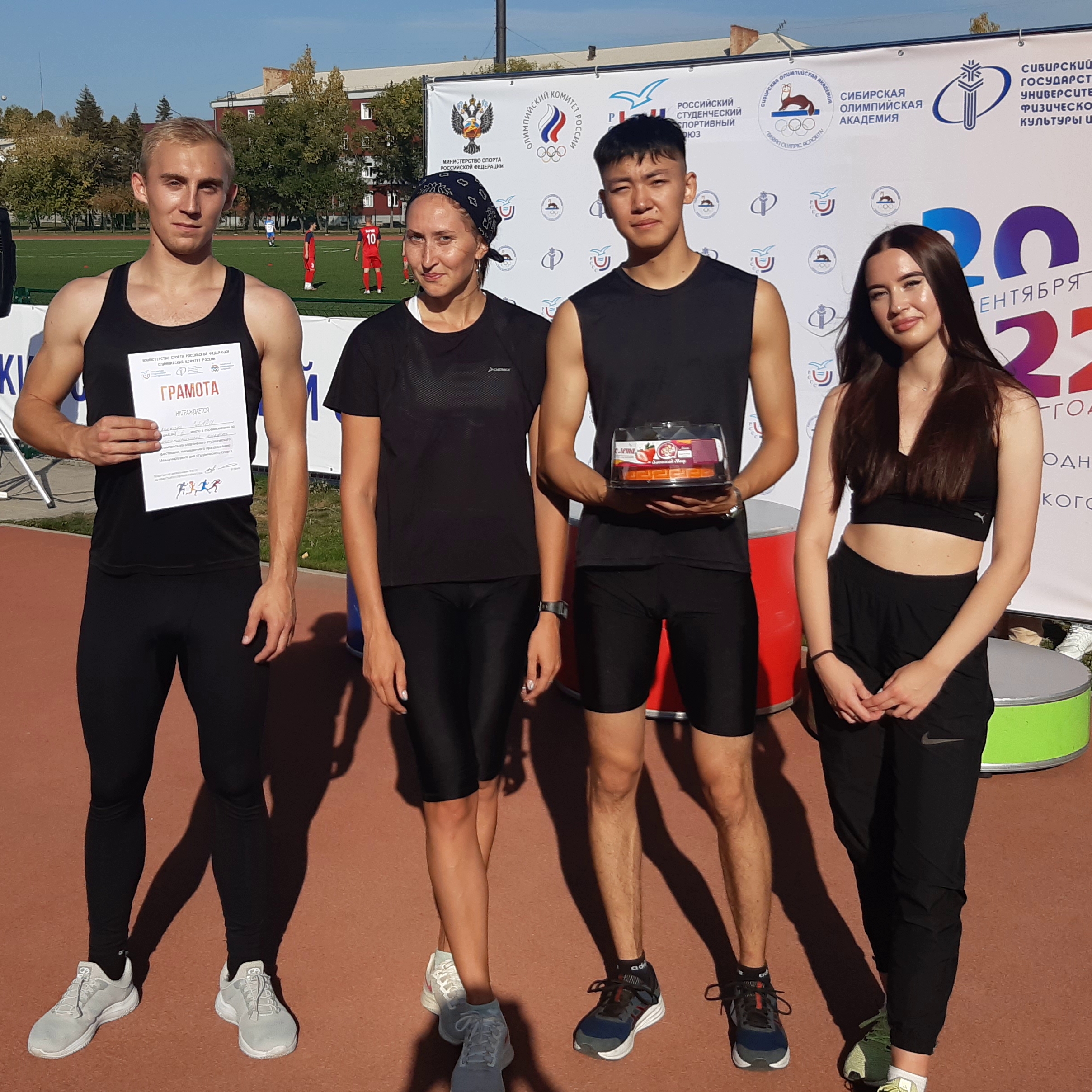 Легкоатлеты СибАДИ бронзовые призеры эстафеты
